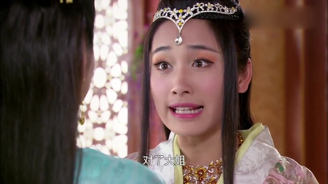 萝蔓女国有三位公主,长公主长得倾国倾城,不料两位妹妹更是惊艳