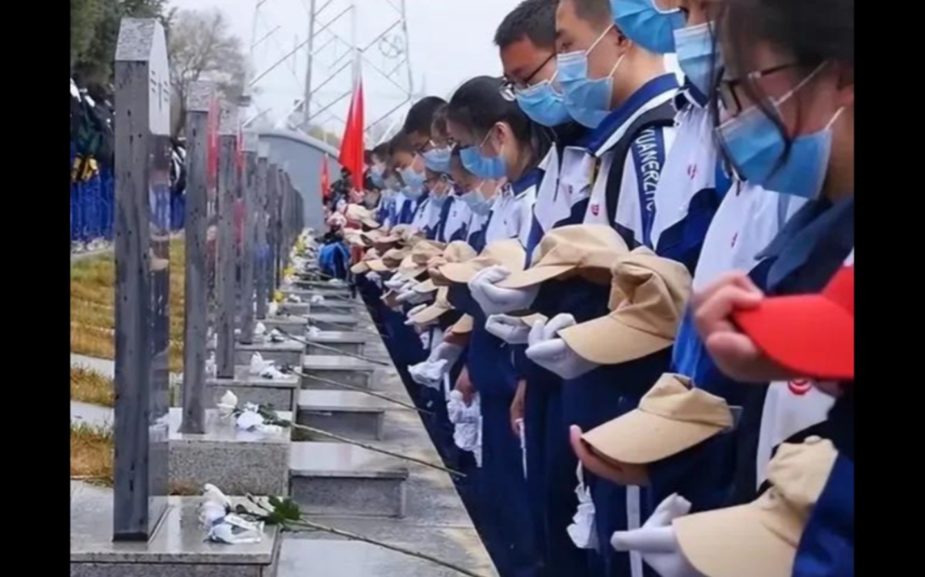 2000多名学生风雨无阻、攀山越岭、徒步27公里前往烈士陵园扫墓,学校已连续27年组织,网友:这才是最好的爱国教育!哔哩哔哩bilibili