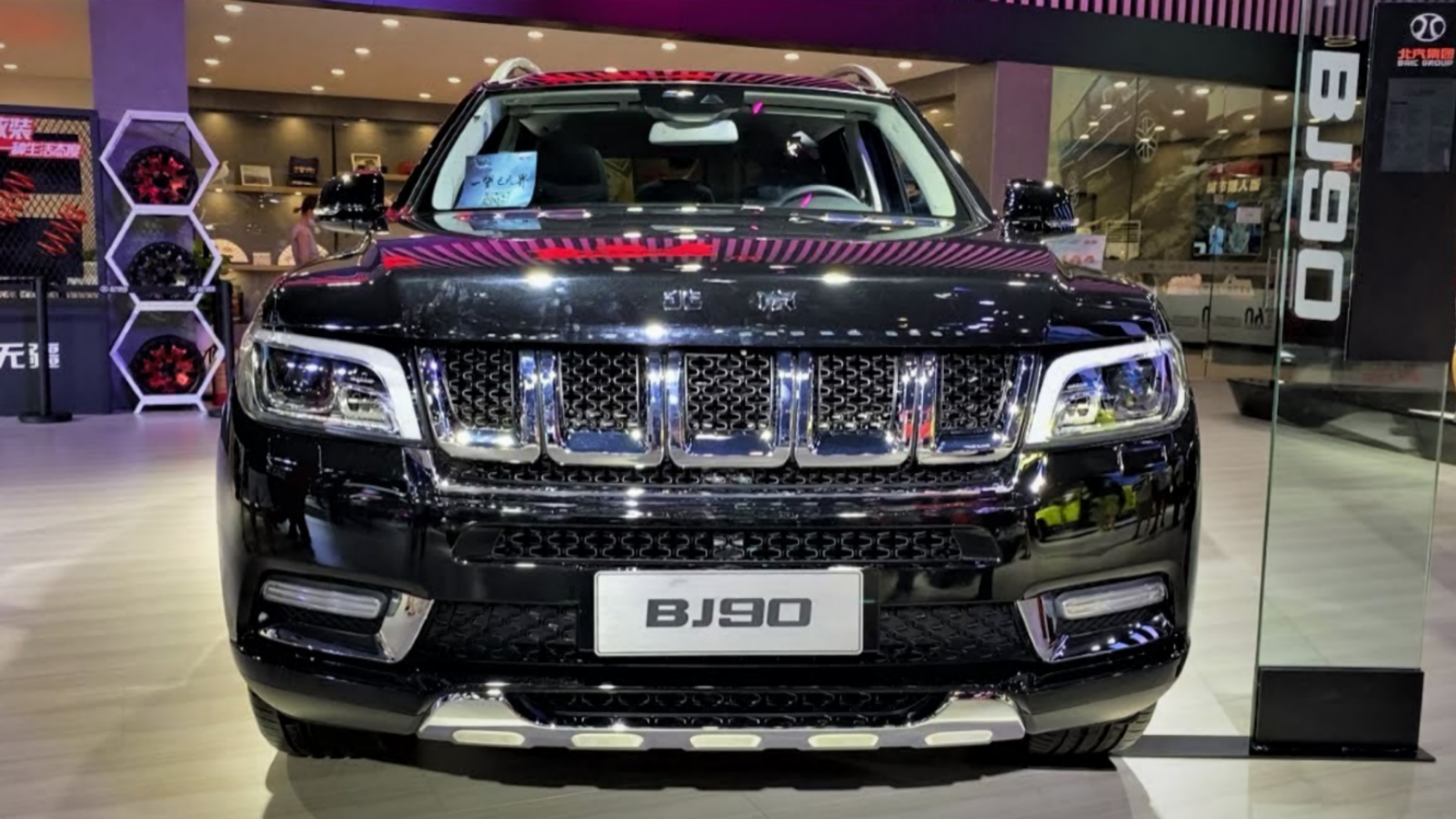 2021款北汽bj90上市,加装"奔驰大标",网友:这是彻底摊牌了!