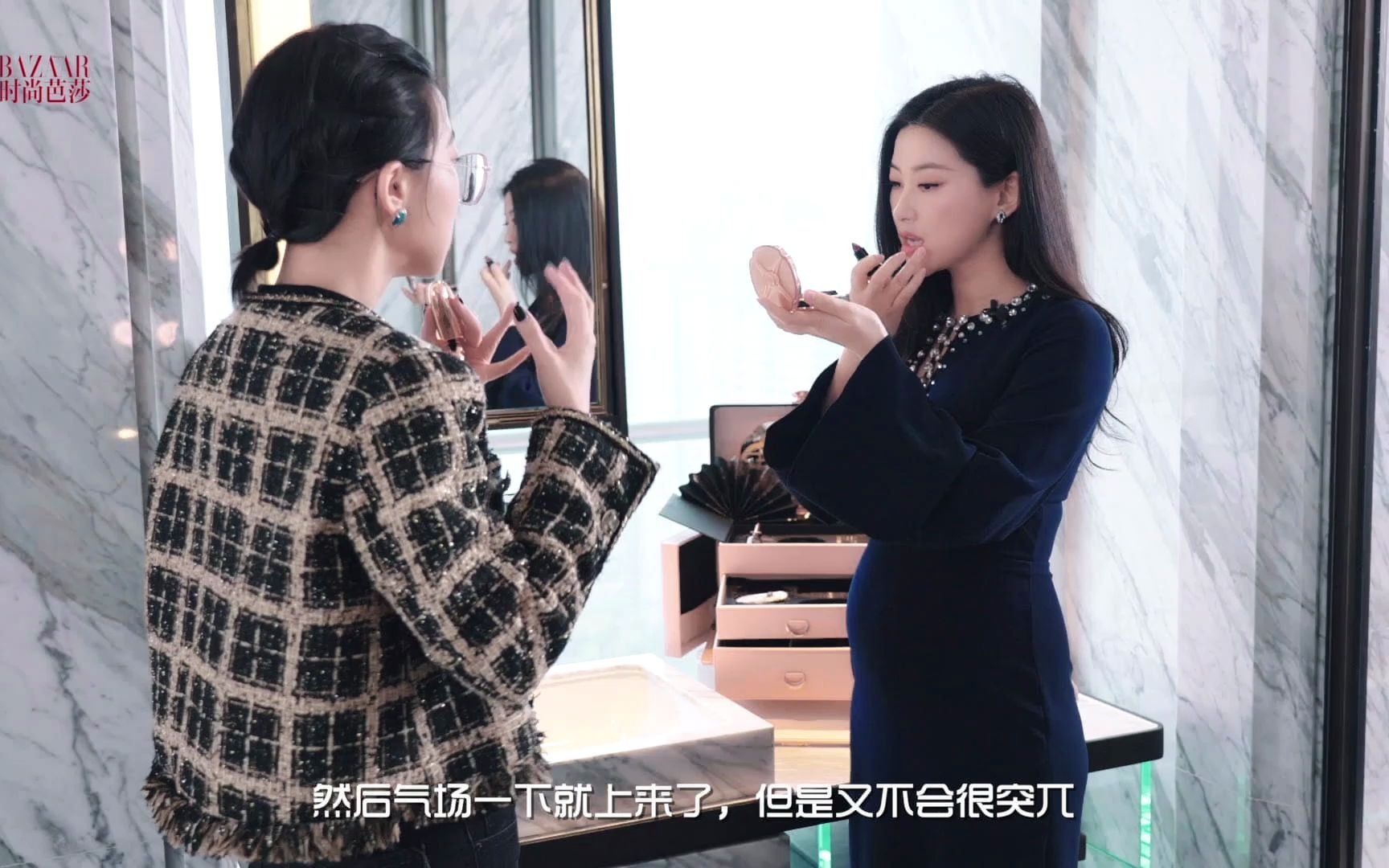 姬存希在为口红打造广告