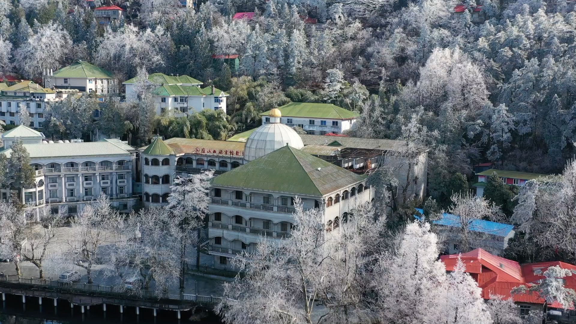 [图]在云霄之上俯瞰暖阳下的庐山雾凇雪景