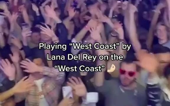 [图]在Club里放Lana Del Rey的歌：