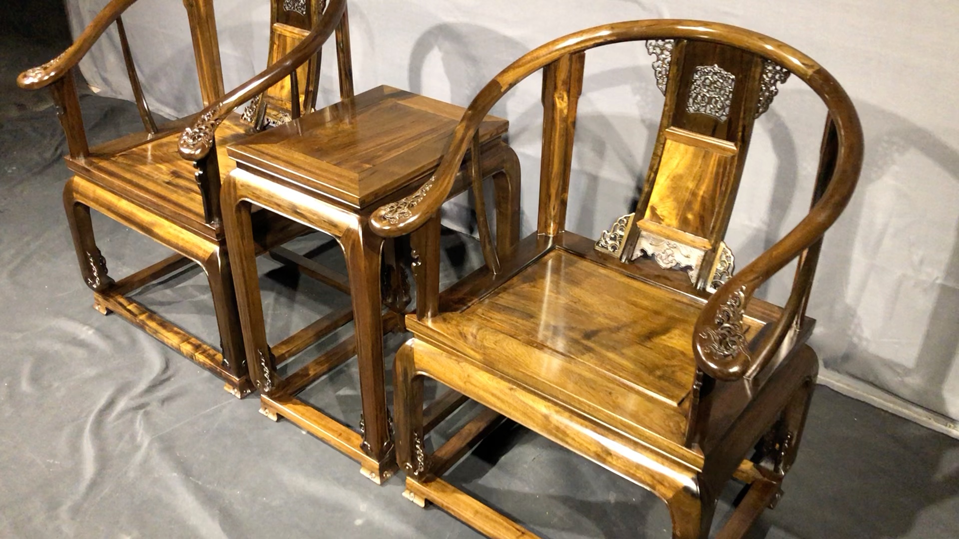 金丝楠阴沉木皇宫圈椅三件套