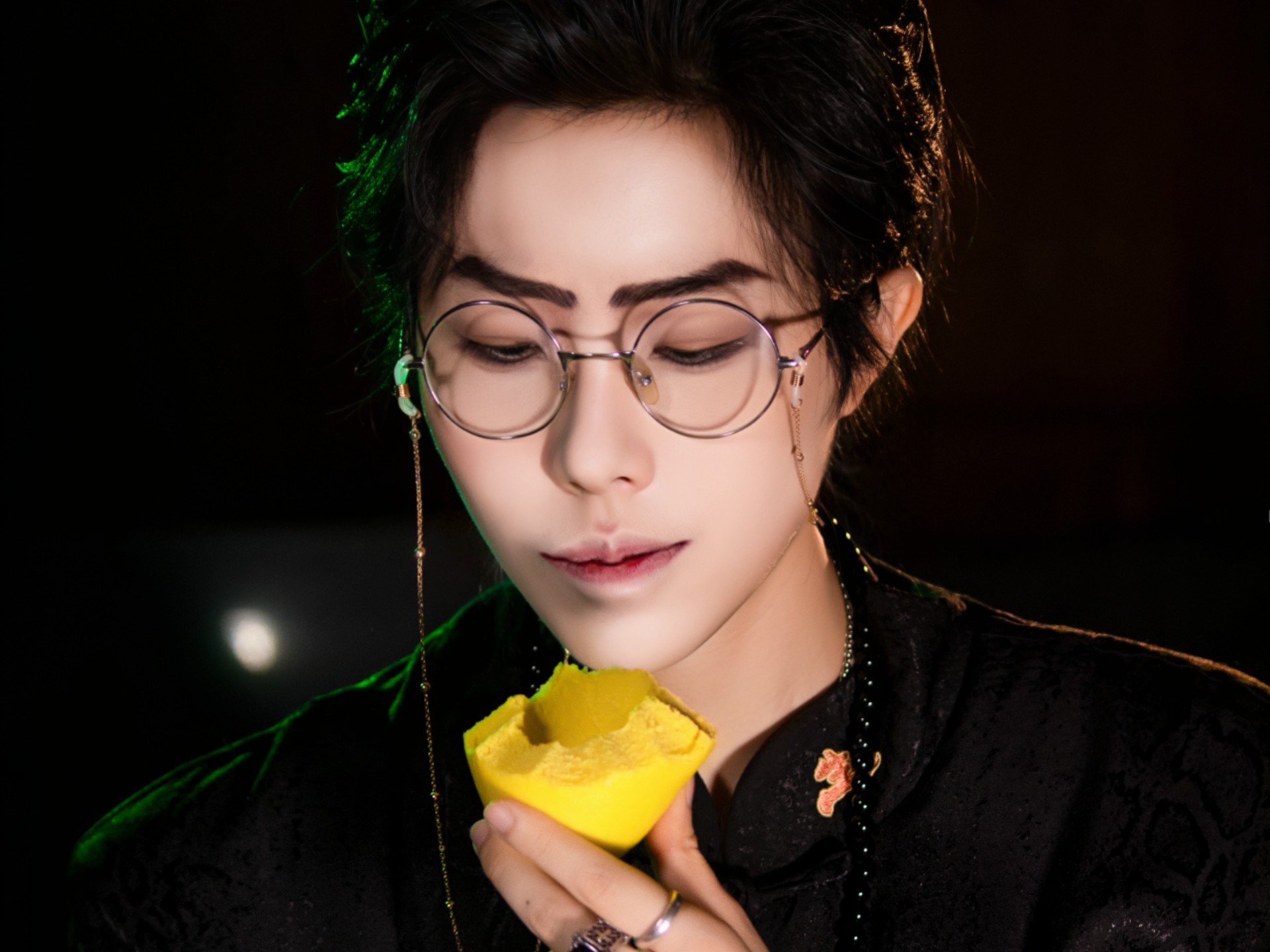 齐铁嘴:避雷张家人!天天就抓着我往危险的地方跑,还不管我!