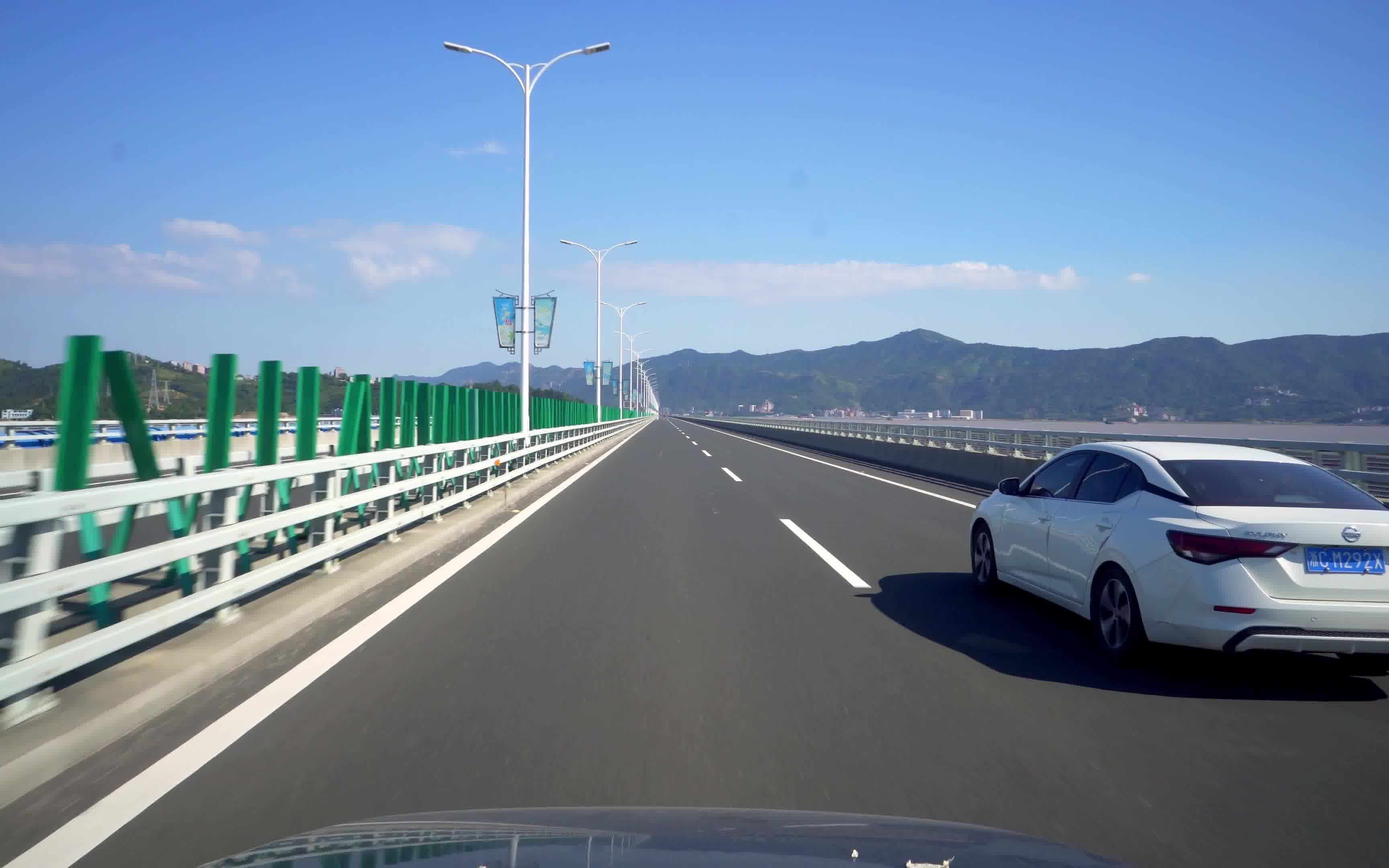 乐清翁垟至洞头大门岛,大门桥上车非常少,投资20多亿元利用率太低