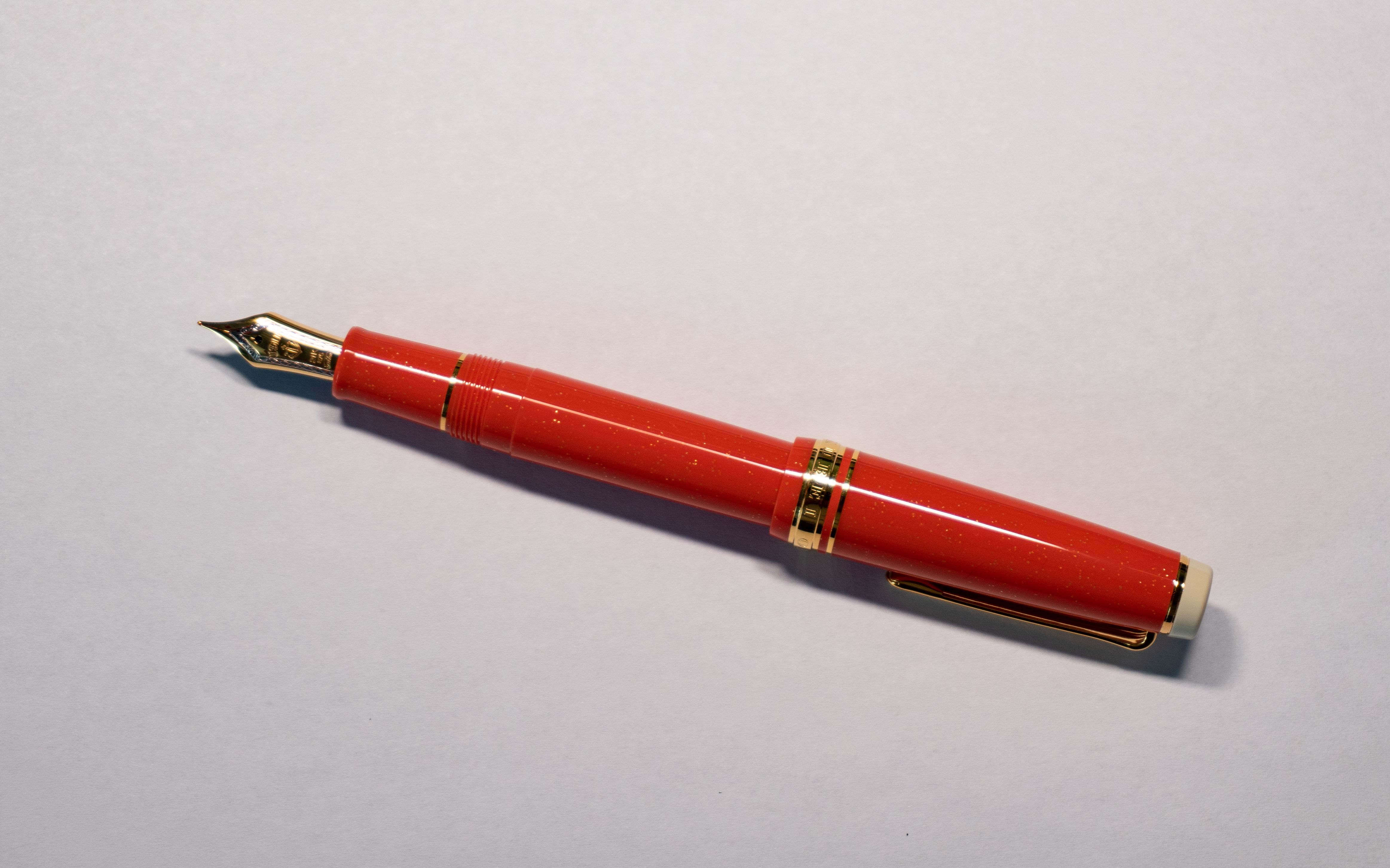 被颜值种草!写乐21k限定鸟居色奶盖平顶钢笔开箱与试写