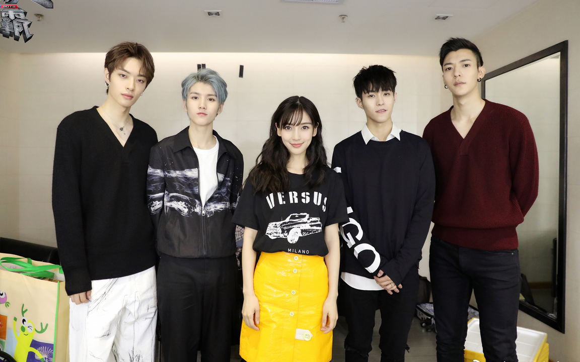 【坤音四子oner】baby坤音四子同框 机器人争霸_哔哩哔哩 (゜-゜)つロ