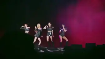 Télécharger la video: 世界第一美少女BLACKPINK首次世界巡回演唱会，第一首歌太燃了(2)