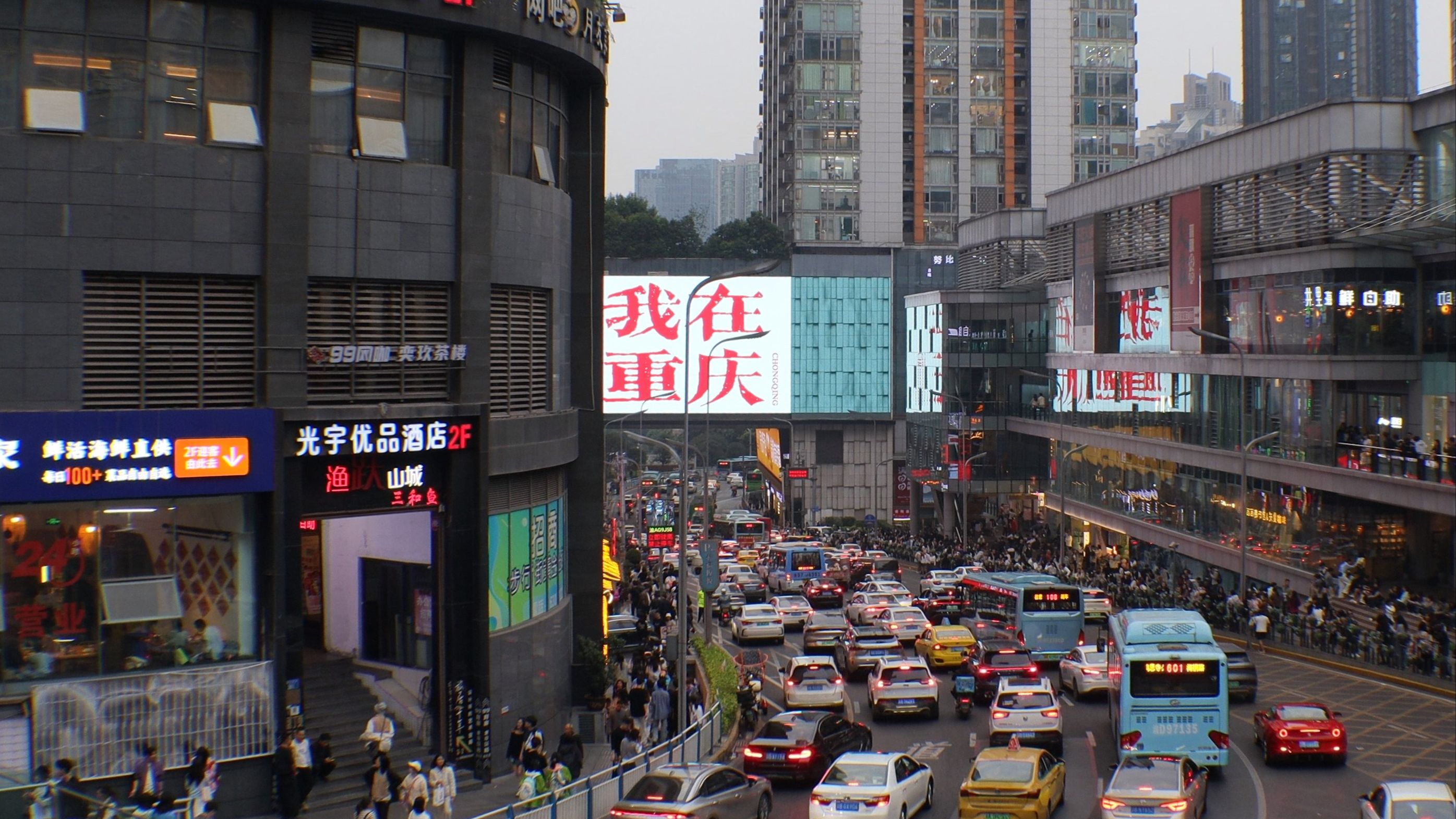 人杰地灵-美女如云 | 漫步重庆观音桥商圈