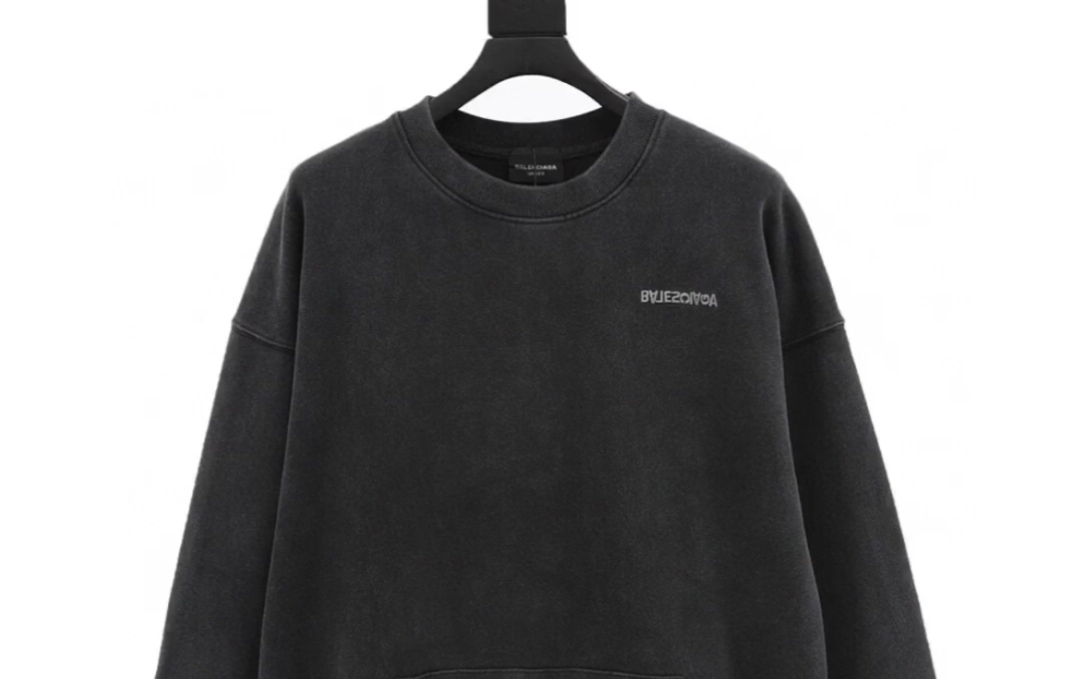 说一下高仿balenciaga/巴黎世家 23fw 反转字母刺绣水洗做旧圆领卫衣