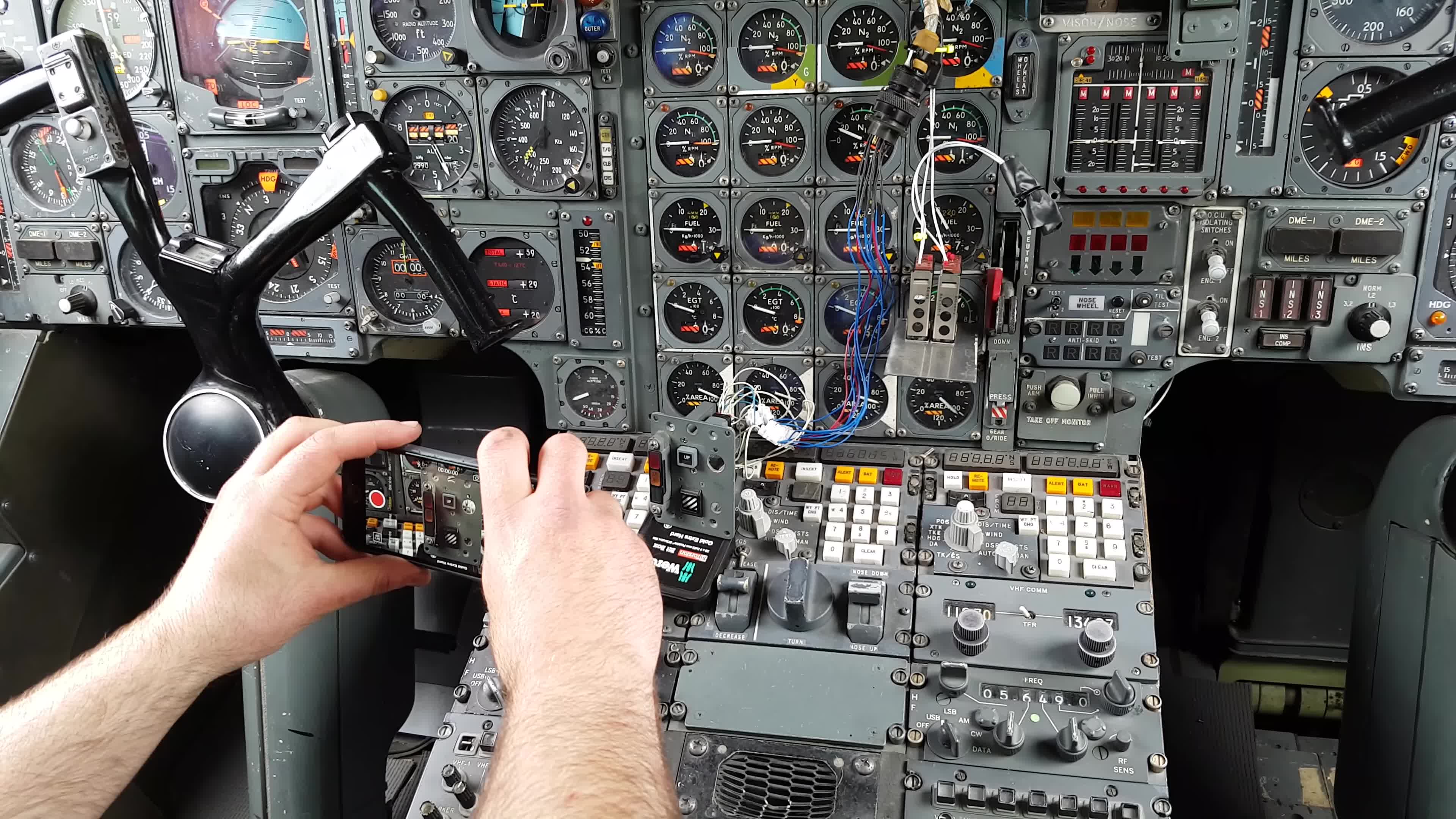 协和超音速客机整流罩机鼻升降操作驾驶舱视角