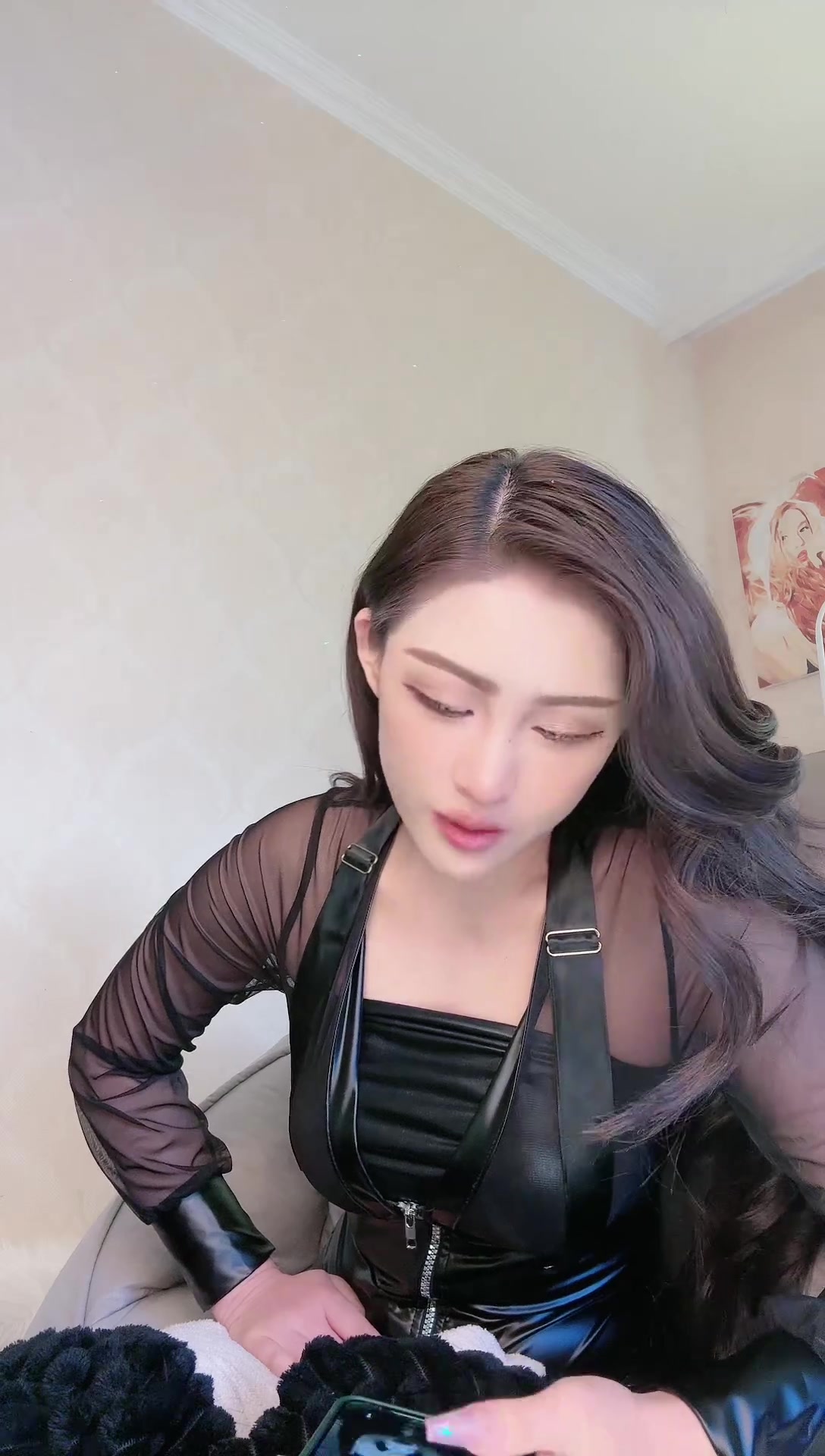 抖音_小野meera蜜拉_240206_111347