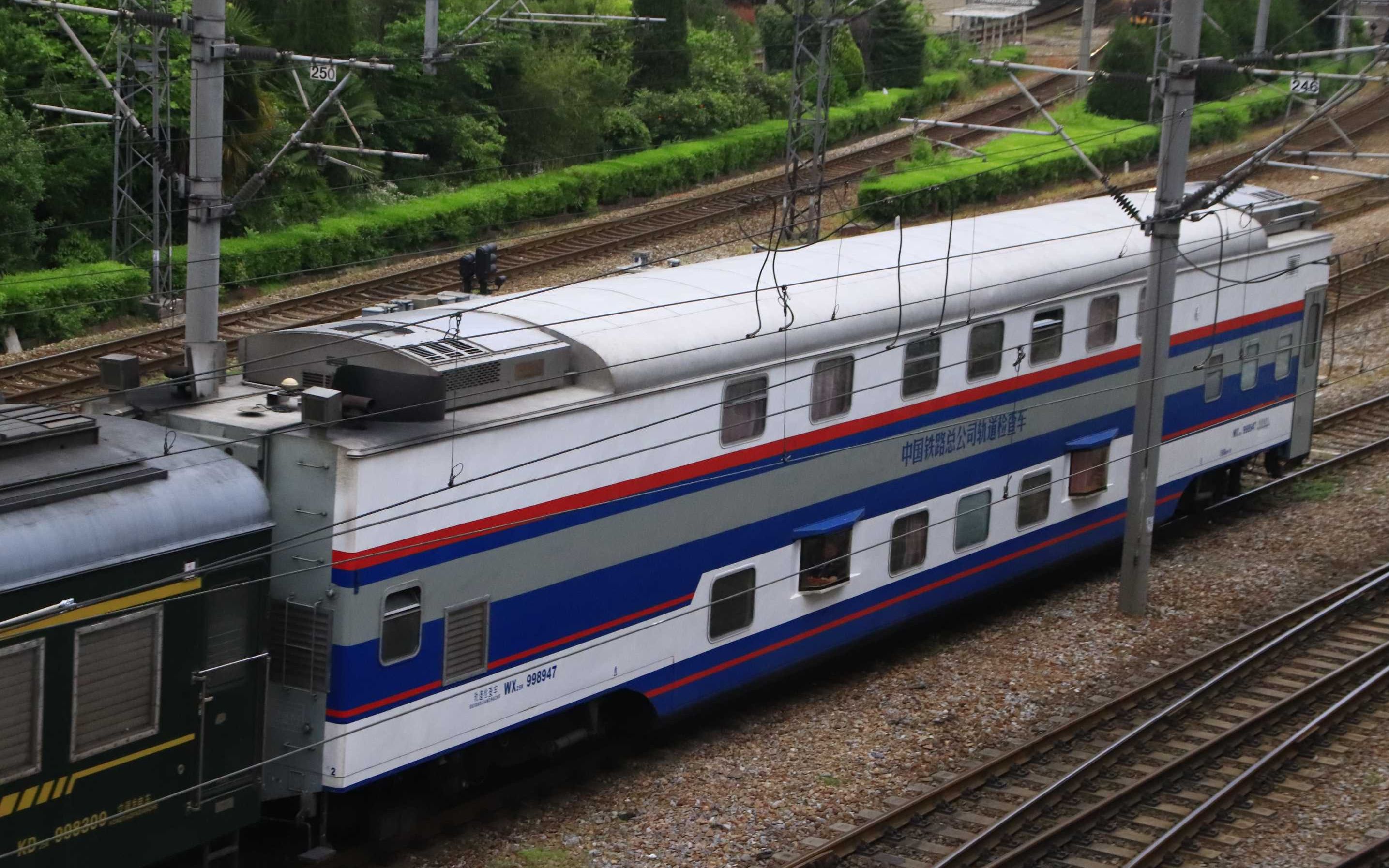 t110日常尾挂中国铁路总公司轨道检查车,上海站2站台发车_哔哩哔哩