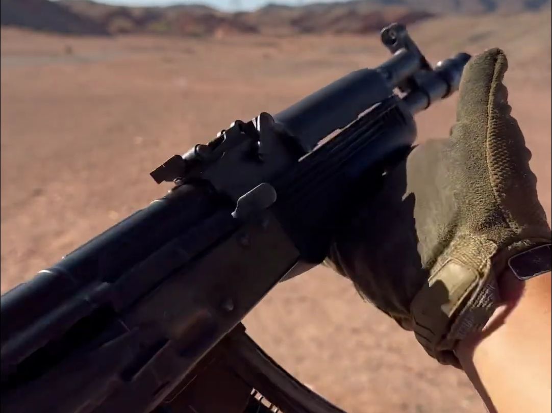 ak系列射击精度为什么差?能击中目标有3分运气7分靠