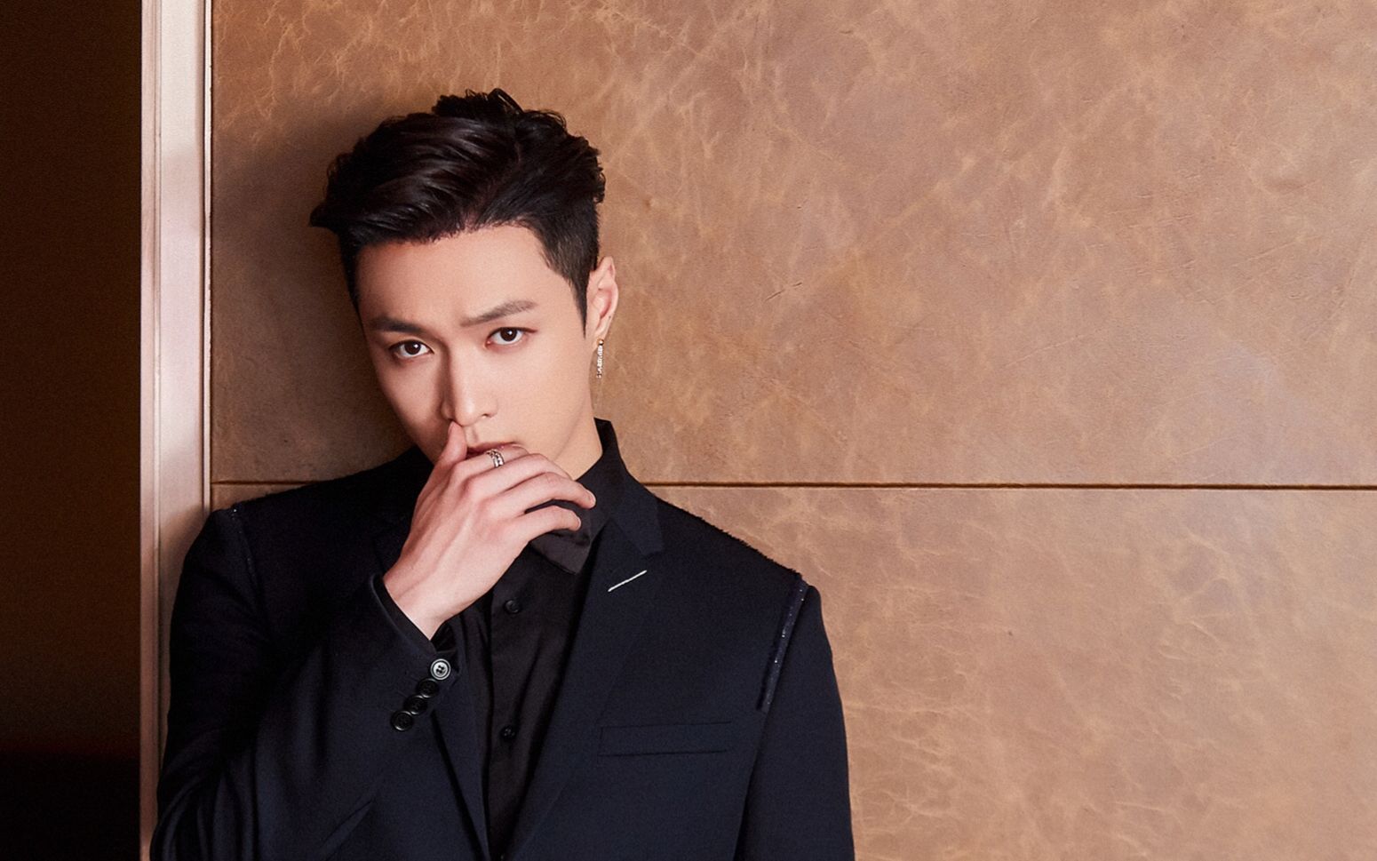 【yxtv】糖园长观看艺兴剪辑视频-用艺兴苏的方式打