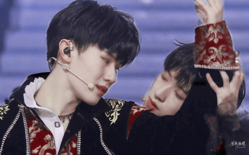 tnt时代少年团张真源贺峻霖红玫瑰