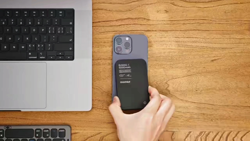 充电安全放心momax摩米士新品磁吸充电宝