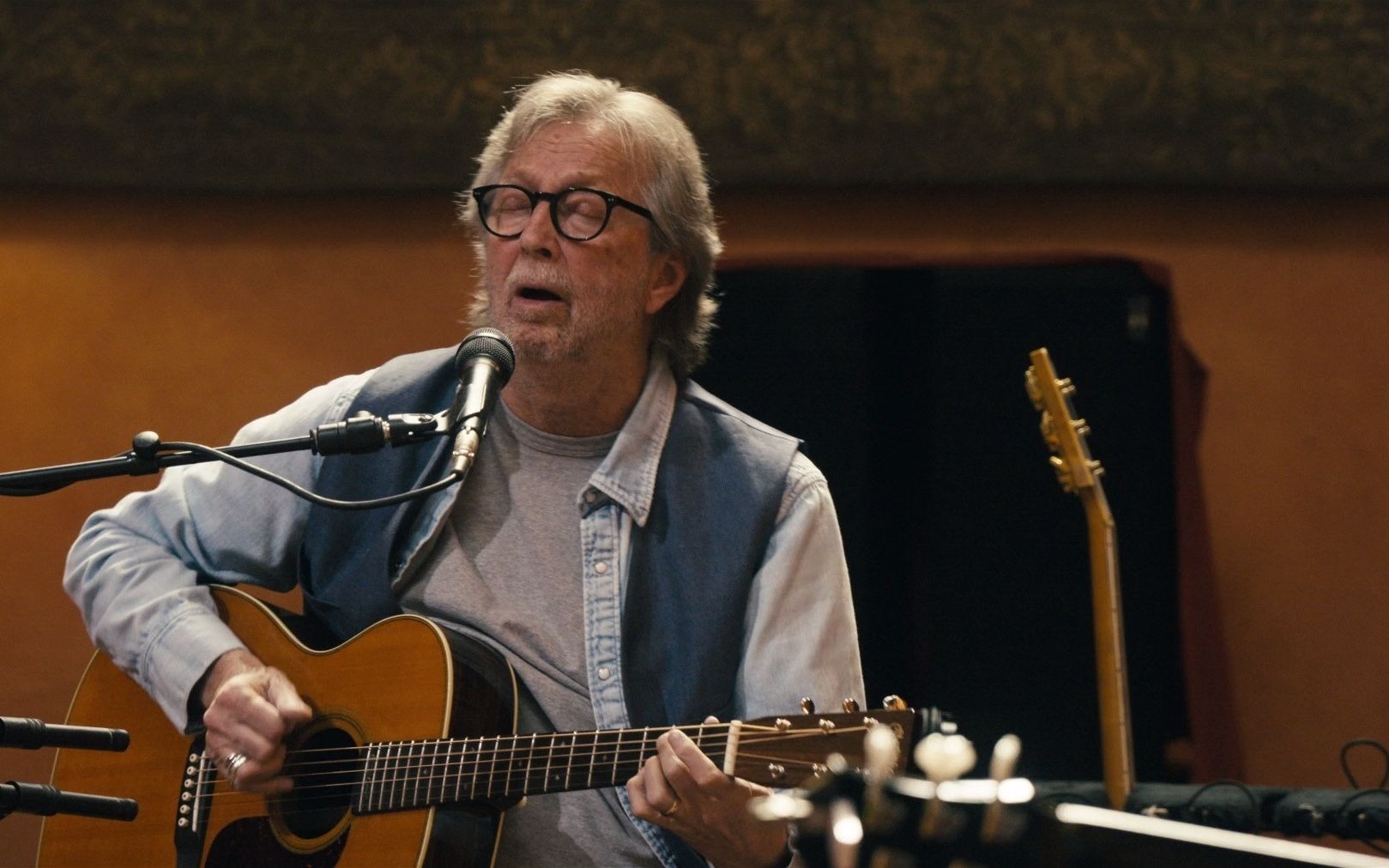 [图]Eric Clapton - Tears in Heaven (The Lady In The Balcony: Lockdown Sessions Live)