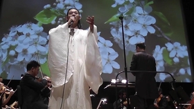 霍尊在纽约林肯中心献唱 梨花颂 老外也被折服 真长脸 哔哩哔哩 つロ干杯 Bilibili