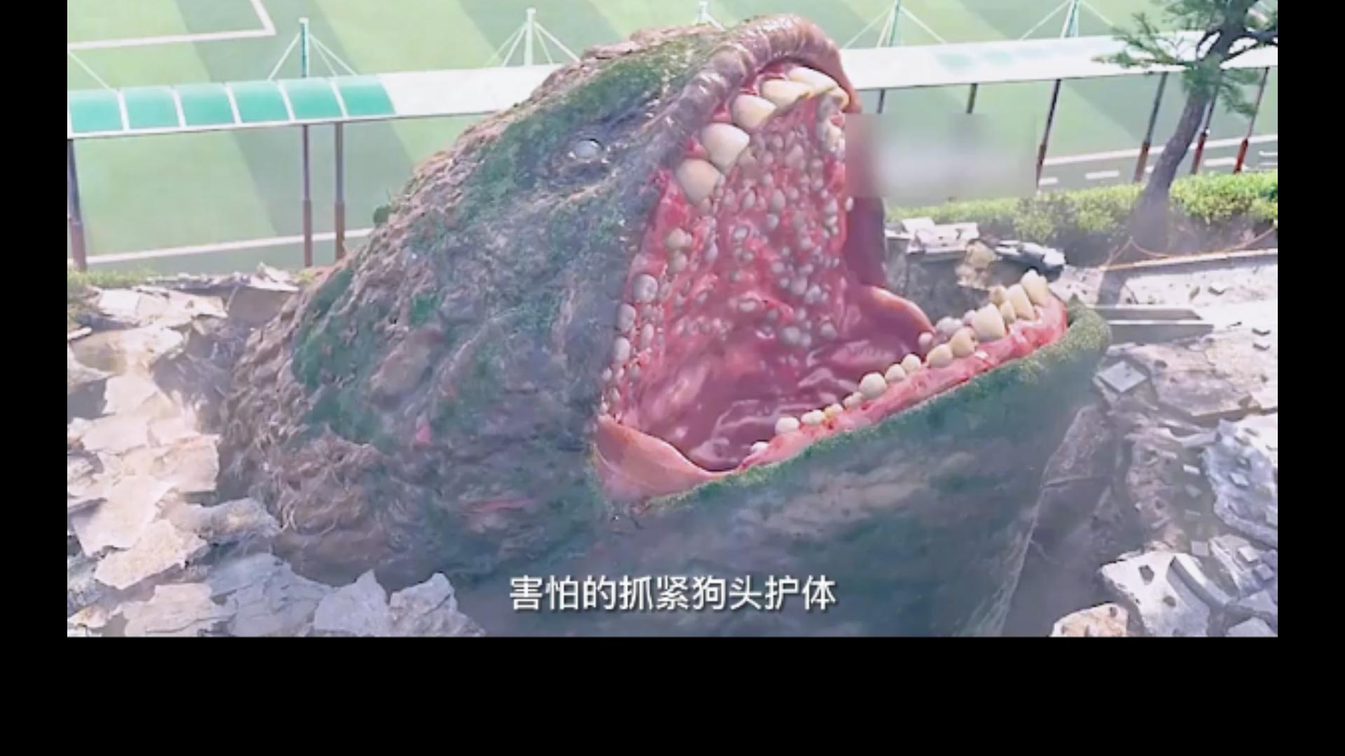 这个诡异的怪物太可怕了,它长着血盆大口还会吃人