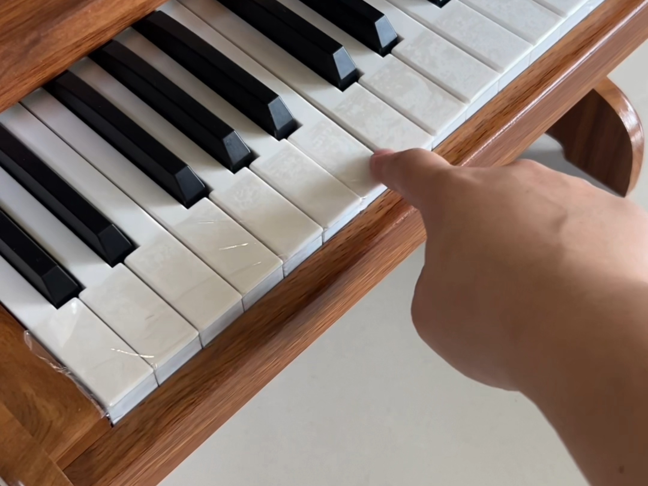 天呐,这个小钢琴好可爱好迷你呀