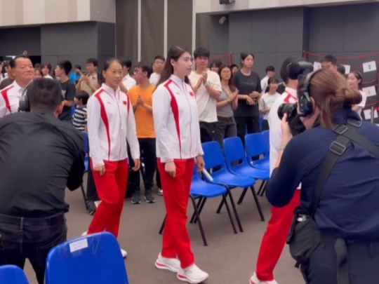 【张雨霏】奥运健儿到香港都会大学交流活动 张雨霏上台演讲哔哩哔哩bilibili