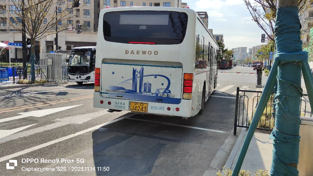 临港公交洋山专线(w2k-005)起点站云鹃路临港大道出站视频(往沈家湾