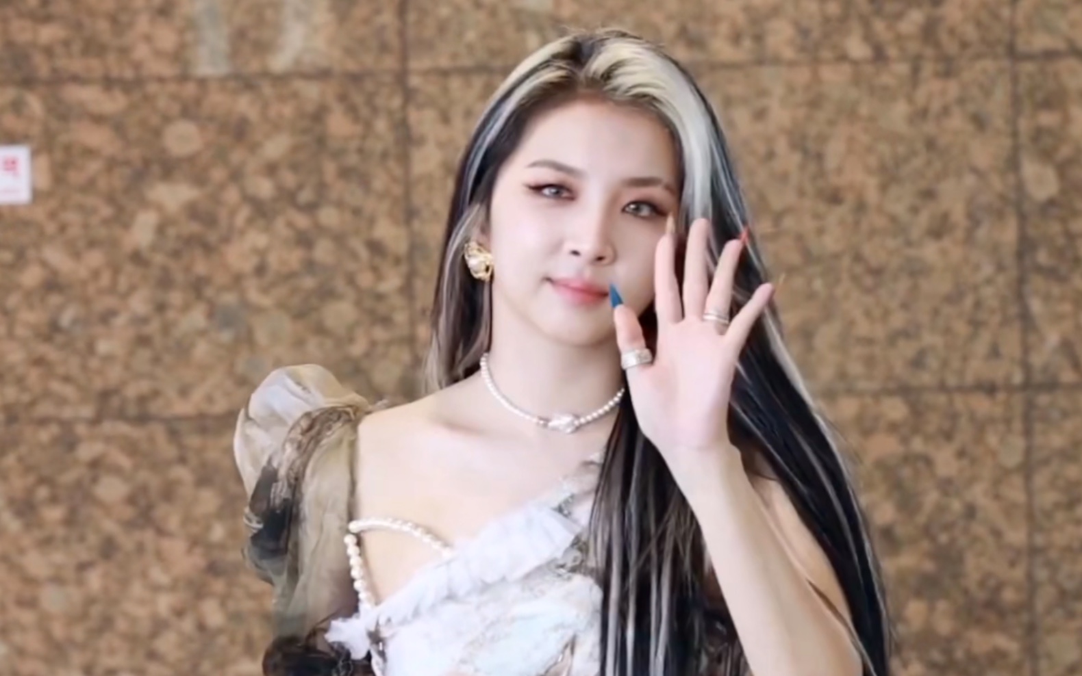 【kard 全志佑】* 全志佑* 斯坦福酒店门前被抓拍!