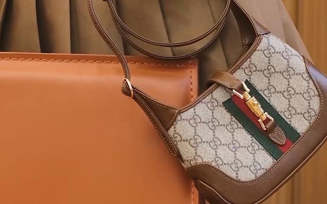 gucci1961高版jackie复古经典两条肩带设计,让人拥有不同的风格魅力