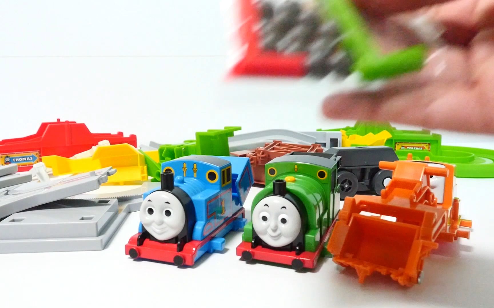 thomas & friends train toy engine big loader unloading set.