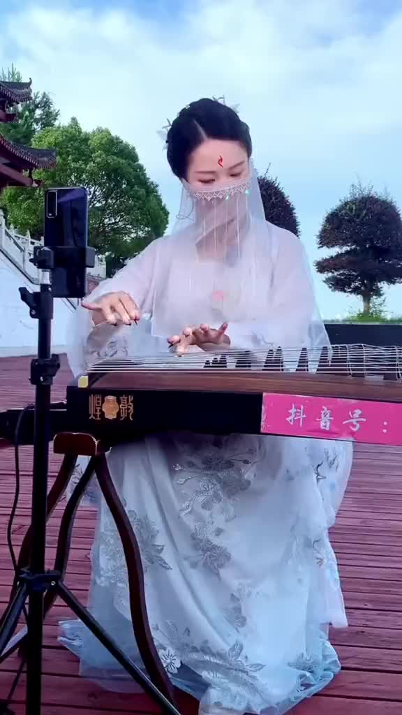 良辰美景佳人弹奏有谁想与我共弹一曲常德常德古筝小姐姐碰碰彭碰