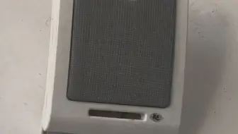 壁挂音响里装入40w低音炮，音响跑了。