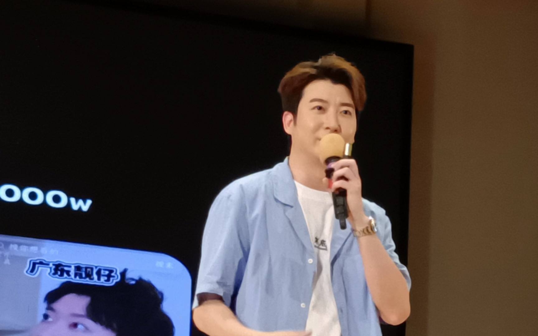 传下去,郭嘉峰有颜粉啦!啊啊啊啊他来我们学校了!