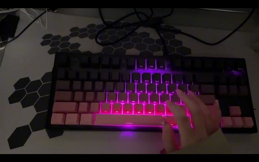 黑莓侧刻到了呀qwq客制化键盘 游戏外设 无畏契约 腹灵mk870 电竞少女