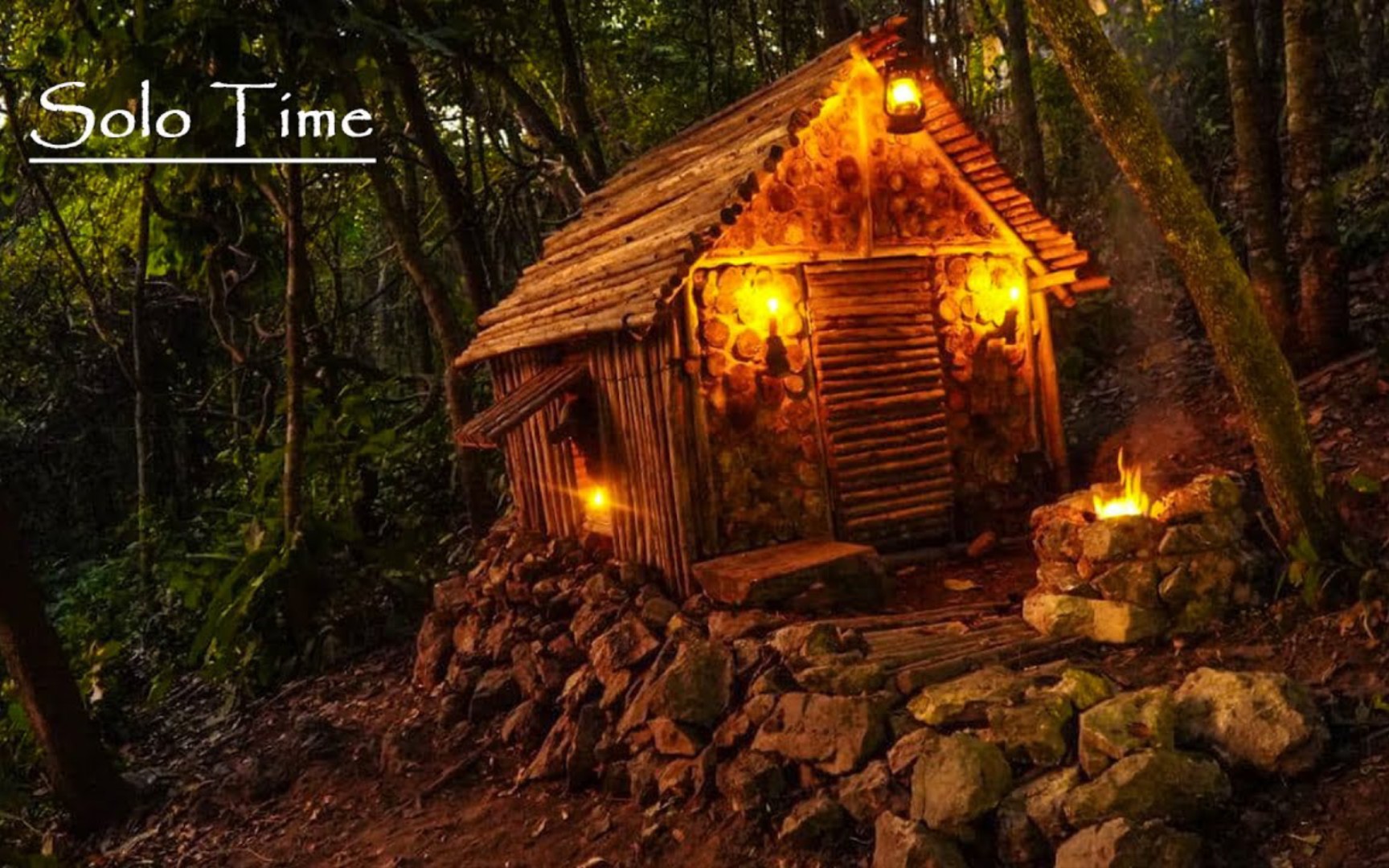 如何搭建一座小型的庇护所小屋?丛林露营旅行过夜,原木垒墙,圆木床