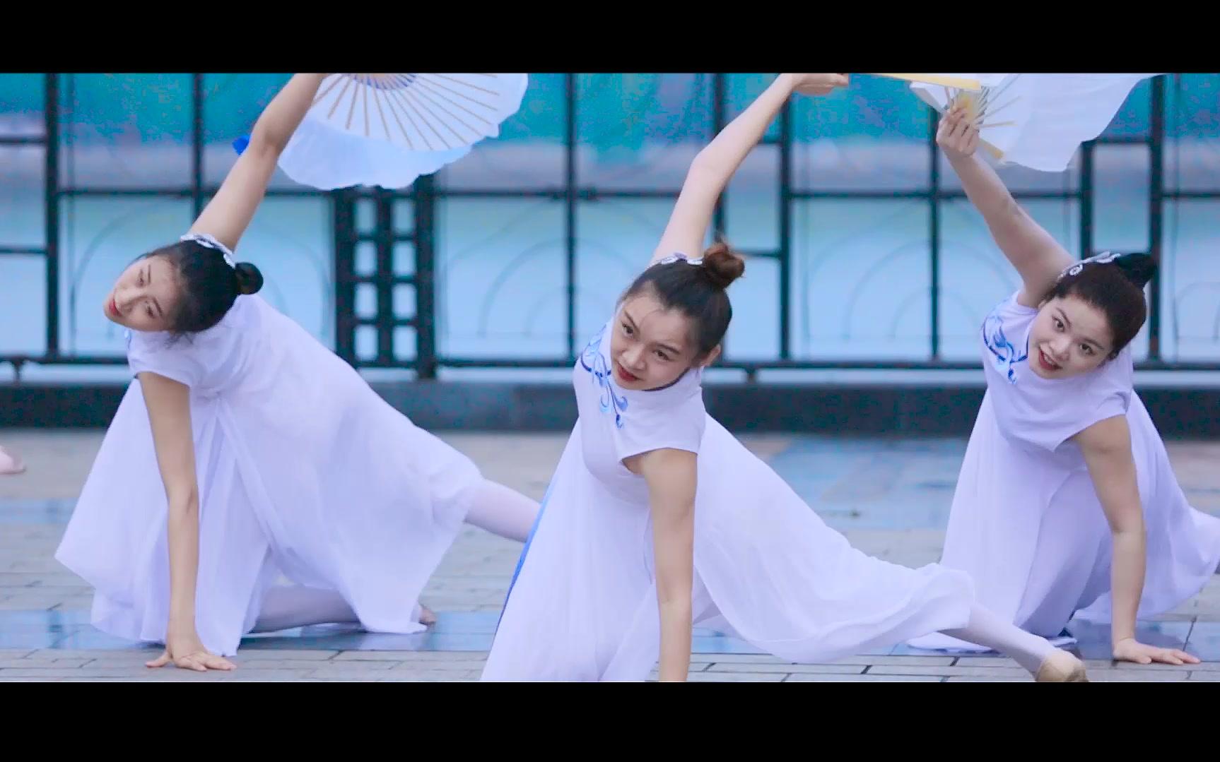 经典长绸扇舞还是一样的美