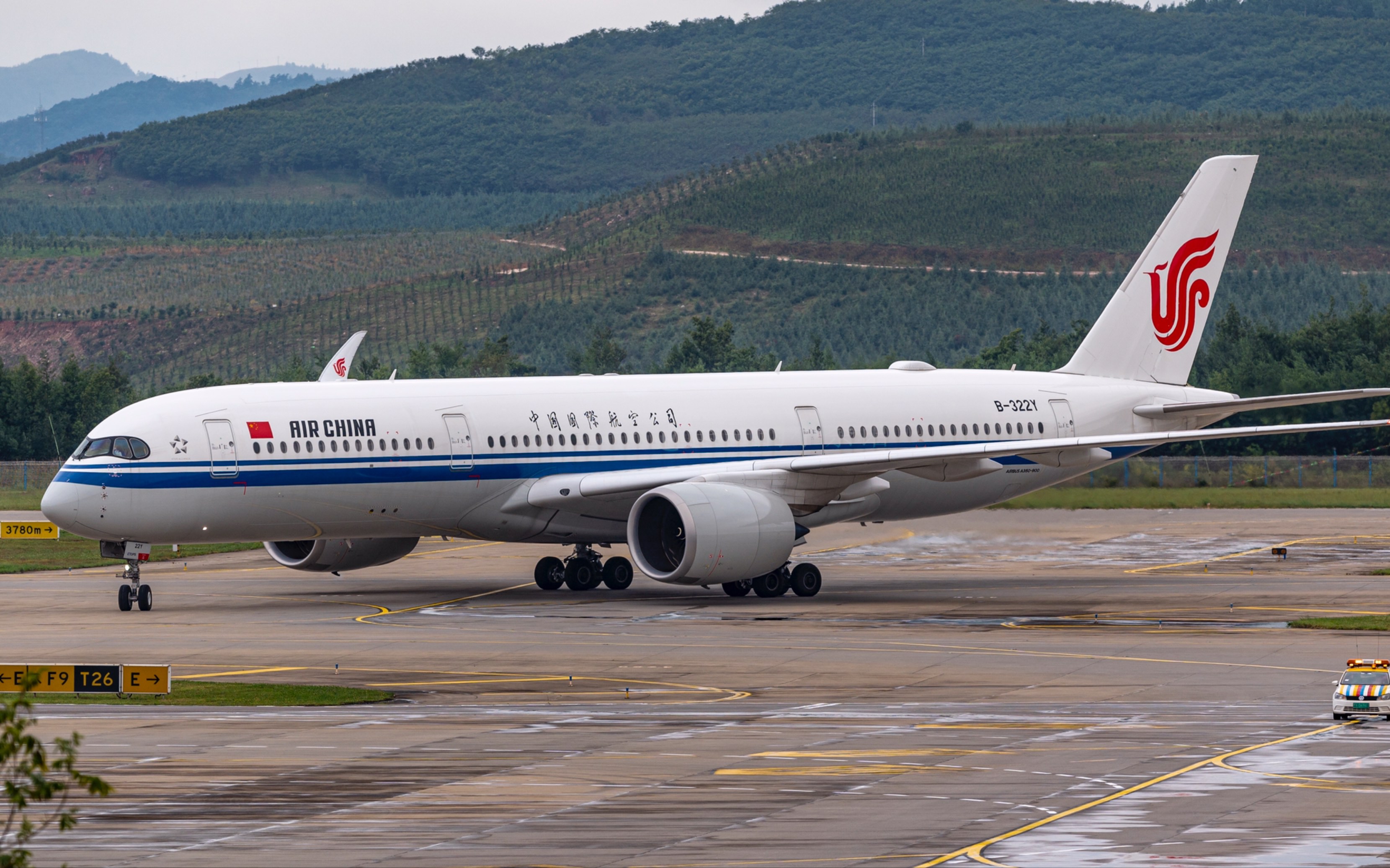 国航空客a350生物多样性保护cop15主题航班抵达昆明长水国际机场