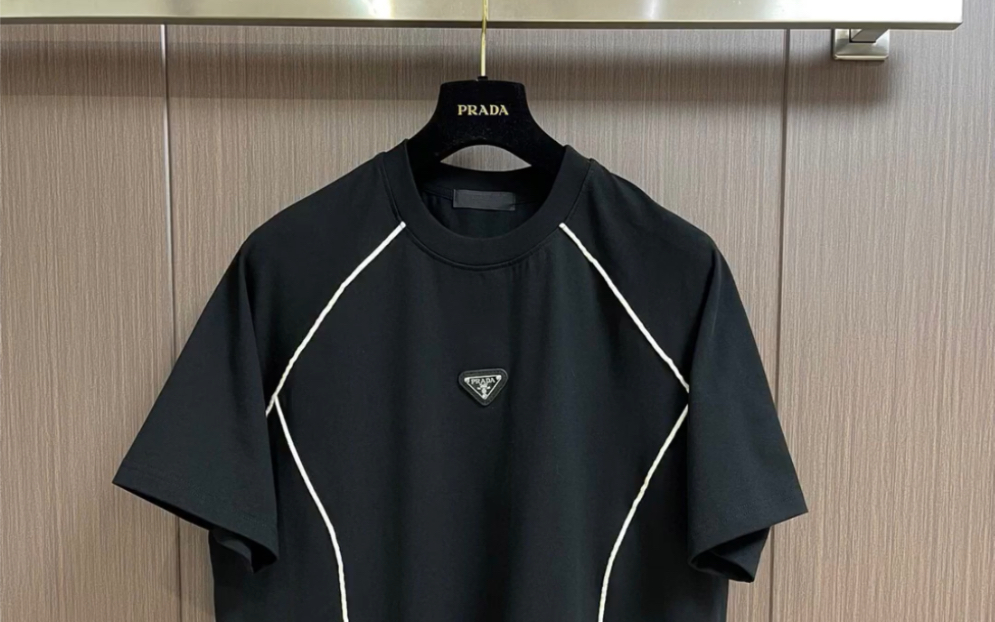 说一下高仿prada普拉达milano标识圆领短袖t恤