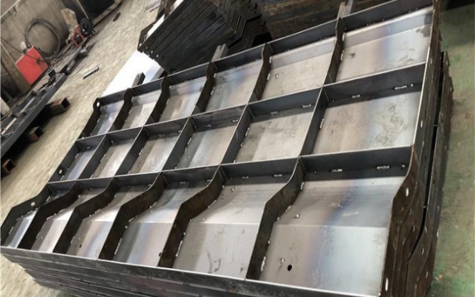 现浇式防撞墙模板 防护墙钢模板