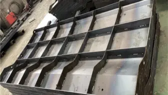 现浇式防撞墙模板 防护墙钢模板