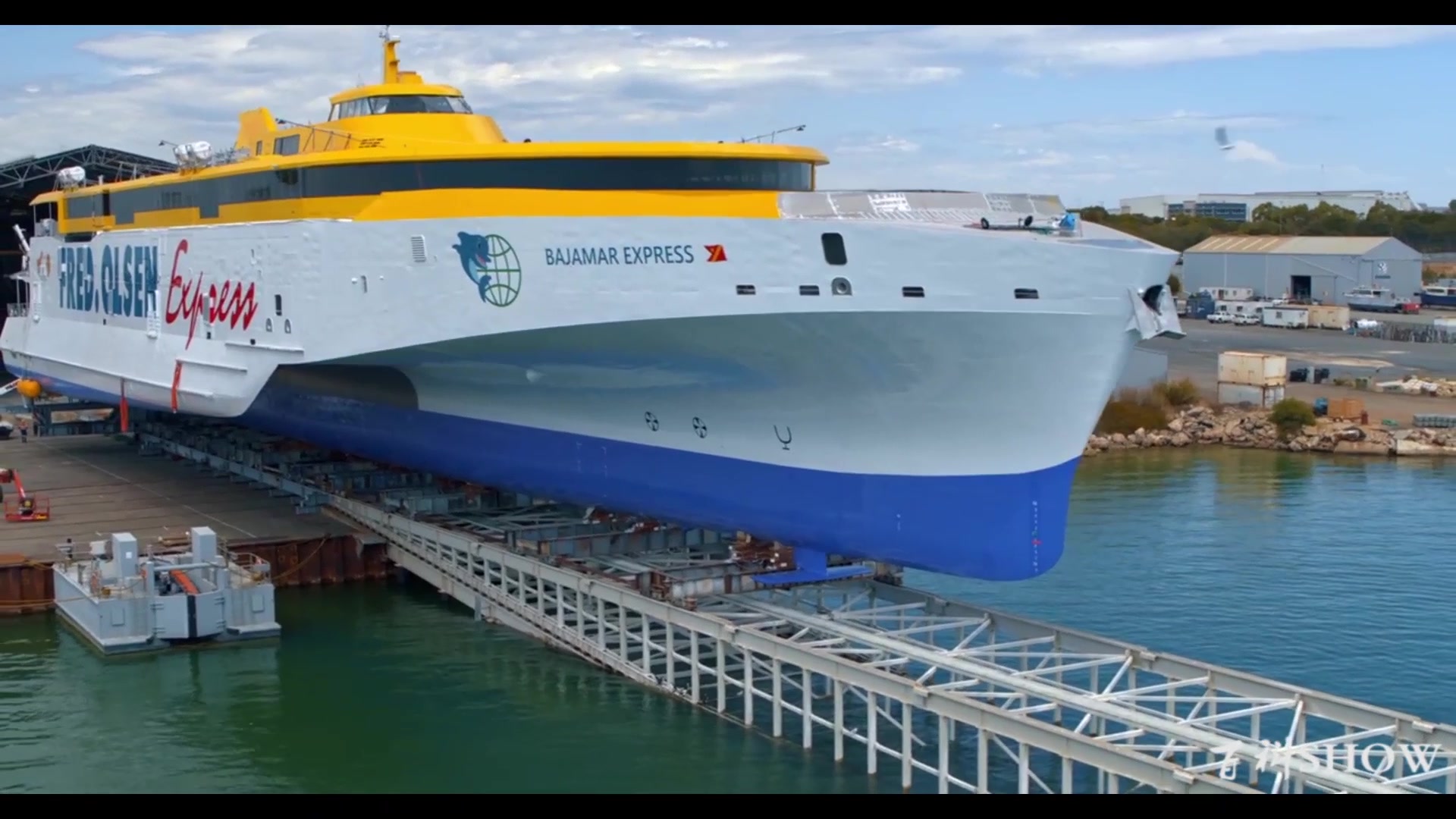 长118米的三体船如何下水?_哔哩哔哩 (゜-゜)つロ 干杯~-bilibili