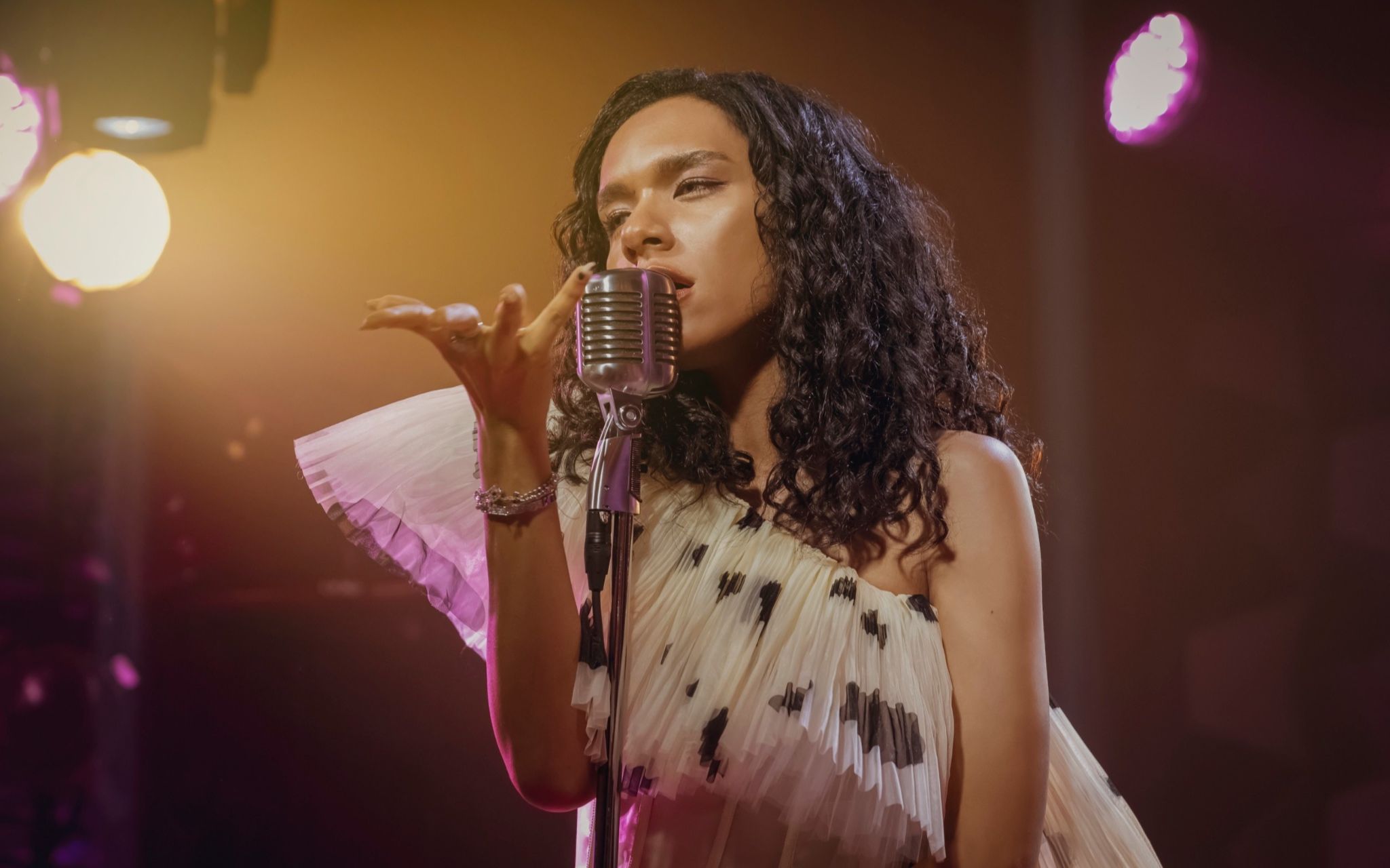 《派对浪客诸葛孔明》女王蜂主唱扮演美国歌姬,这是本人吗?