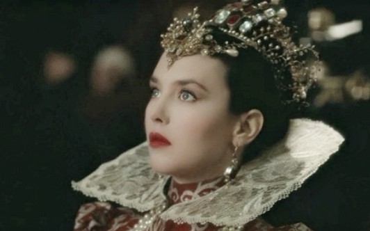 盘点欧美女王皇后加冕场景合集欲戴王冠必承其重