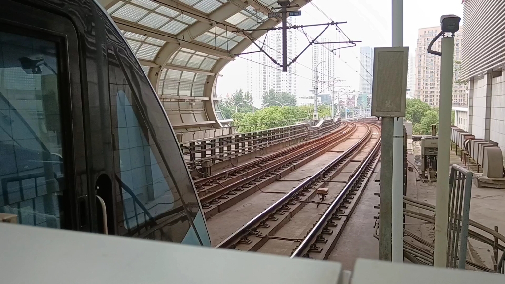 南京地铁1号线( 0304 )出小龙湾站