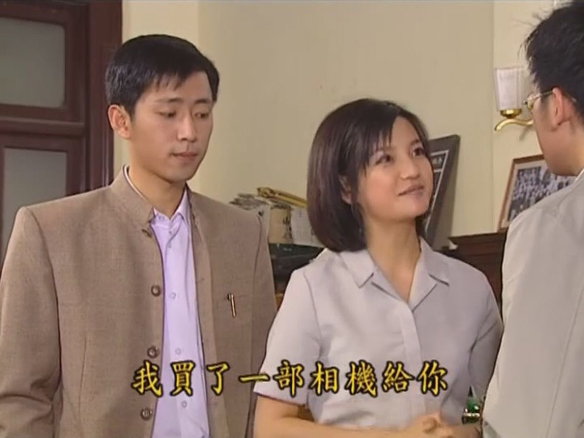 依萍送杜飞相机,多米诺瓷器碎一地