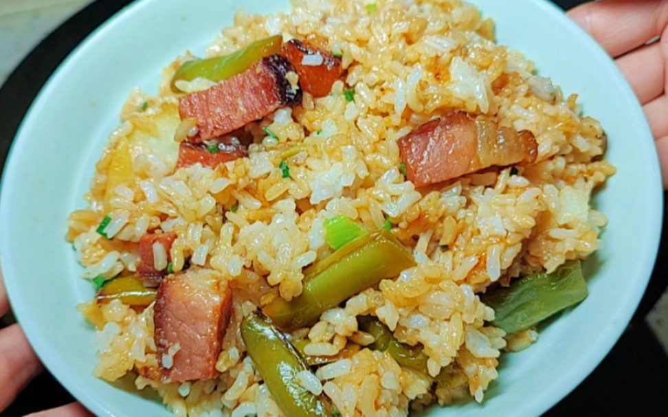 1碗大米1把四季豆2个土豆,竟然能做出好吃的腊肉箜饭,超简单
