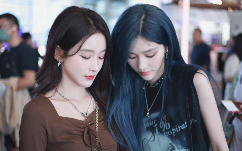 【诗情画奕】两个小女孩回家啦