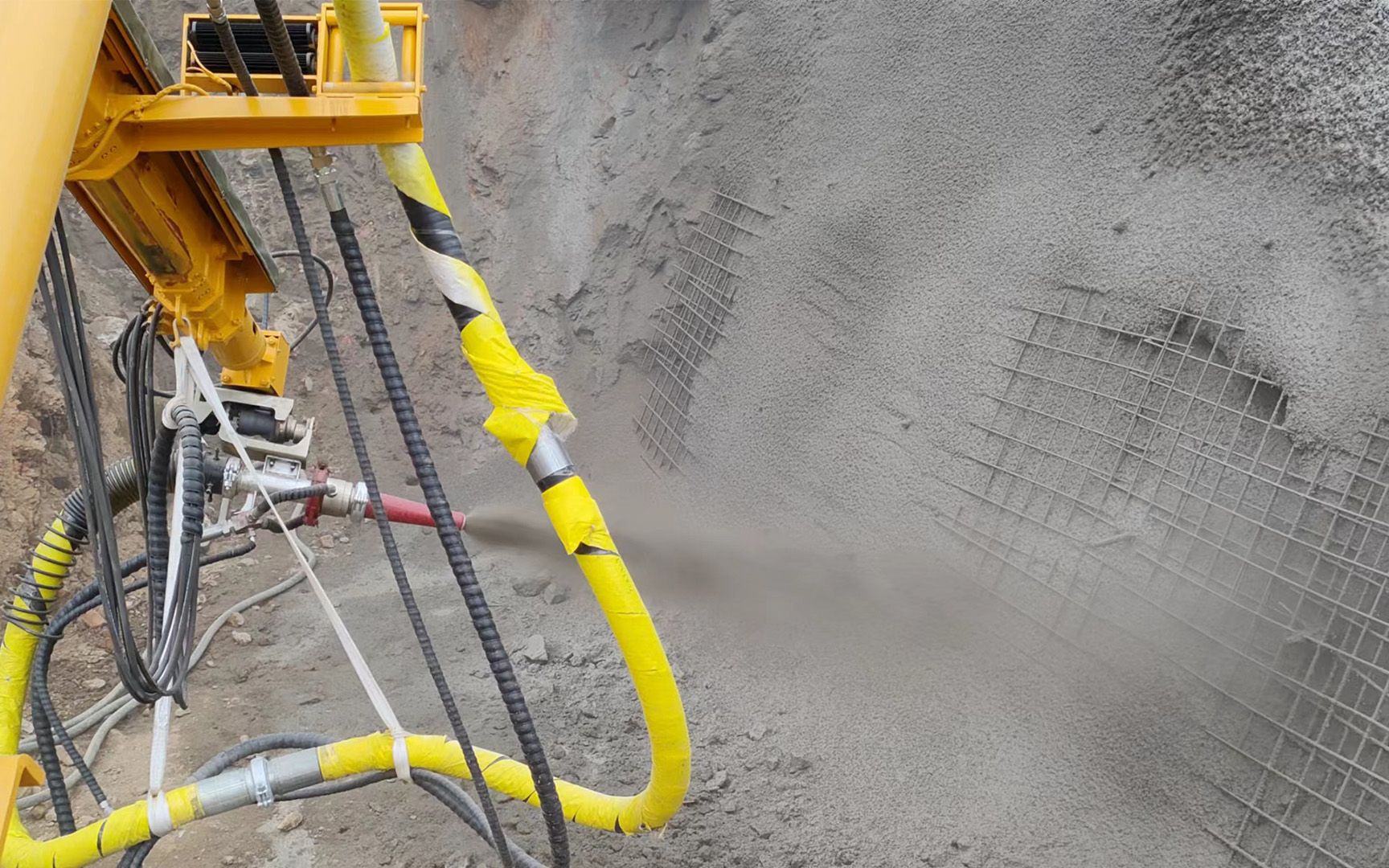 工程底盘湿喷机械手,大型混凝土湿喷台车,无线遥控全自动喷浆机械手