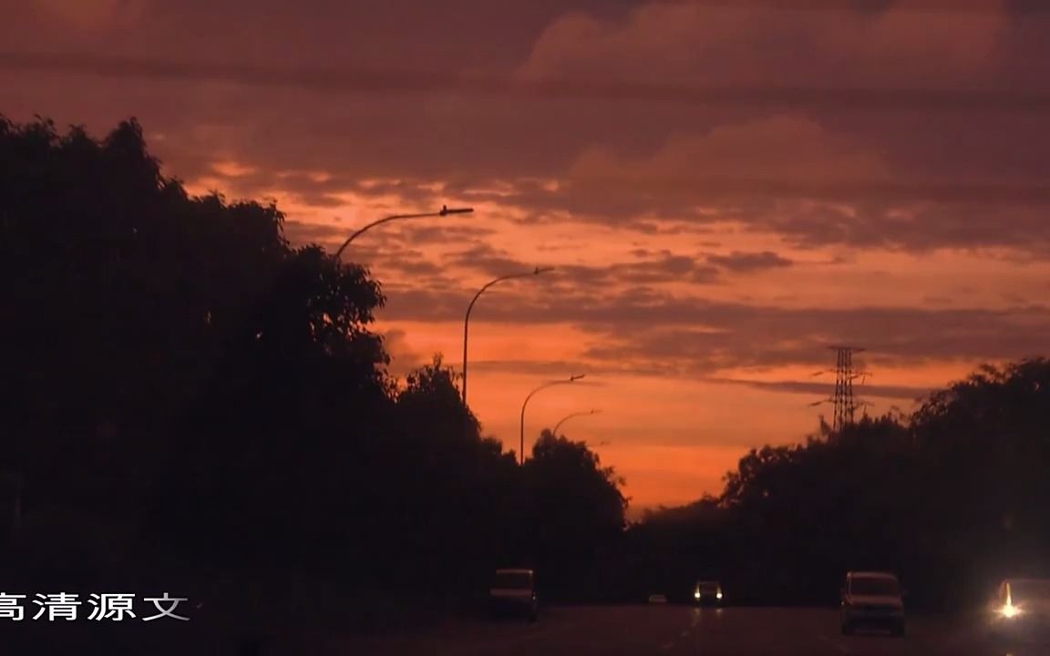 [图]5976131       航拍傍晚夕阳下下班回家路上汽车行驶，车窗外风景高清视频素材