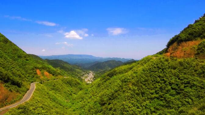 航拍乌蒙山彝良王坳脚下的大坝子,笔直的一条街道村庄,整齐有序 #航拍